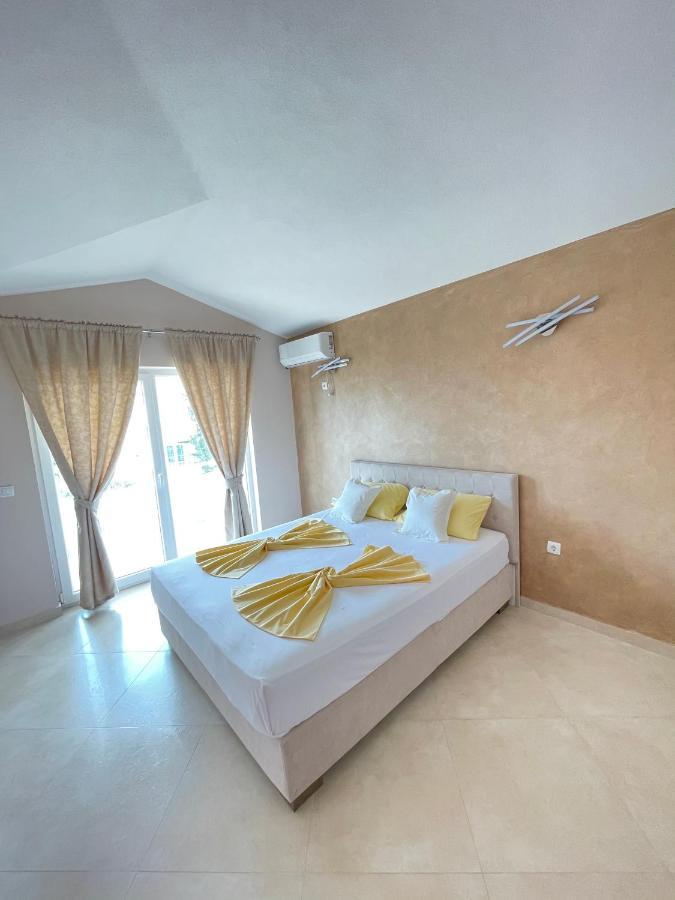 Apartments Harris Ulcinj Exterior photo